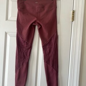 ALO Yoga Leggings in Deep Mauve
